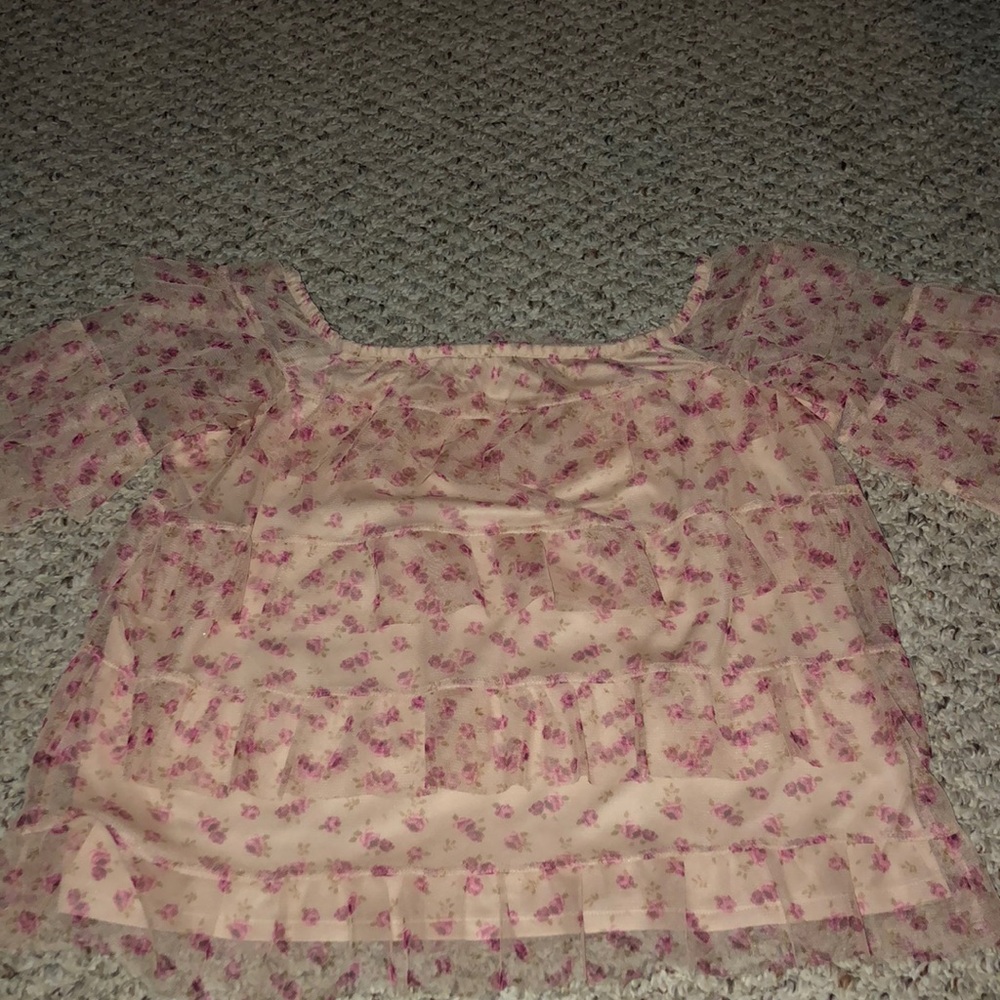 Super cute tier tulle off the shoulder top😍